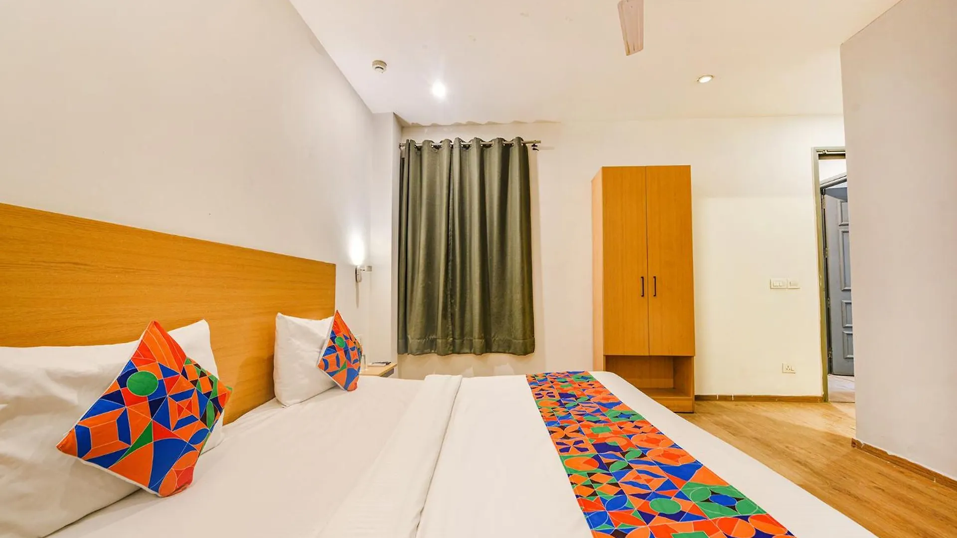 Fabhotel Comfort Residency I グルガウン